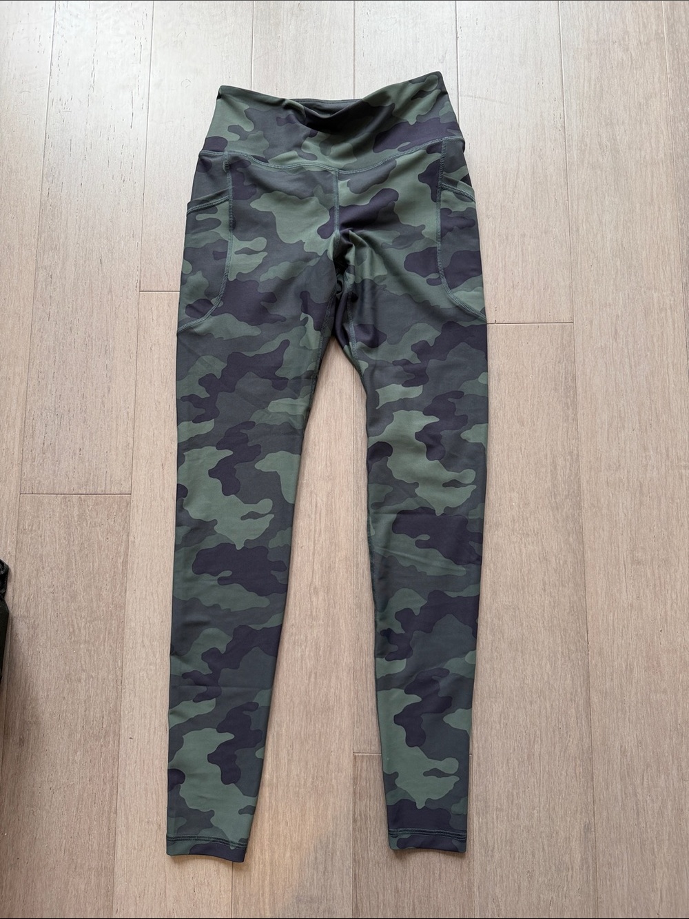 Old Navy Women’s Camo High-Waist Leggings - Green Camo size S